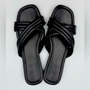 WILD DIVA EUC SZ 8.5 Elegant Black Women's Slide Sandals